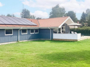 10 person holiday home in V ggerl se, Bogø By
